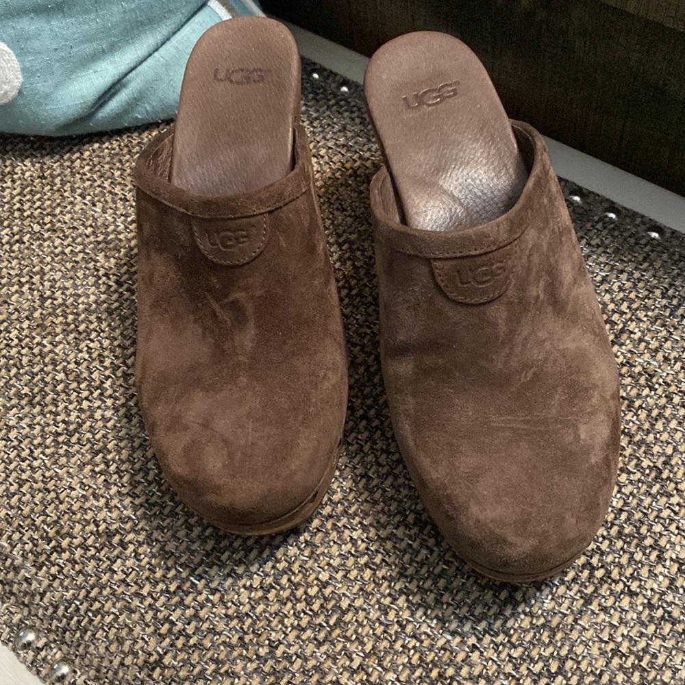 UGG Abbie chestnut suede studded clog mules Great preowned condition size 6